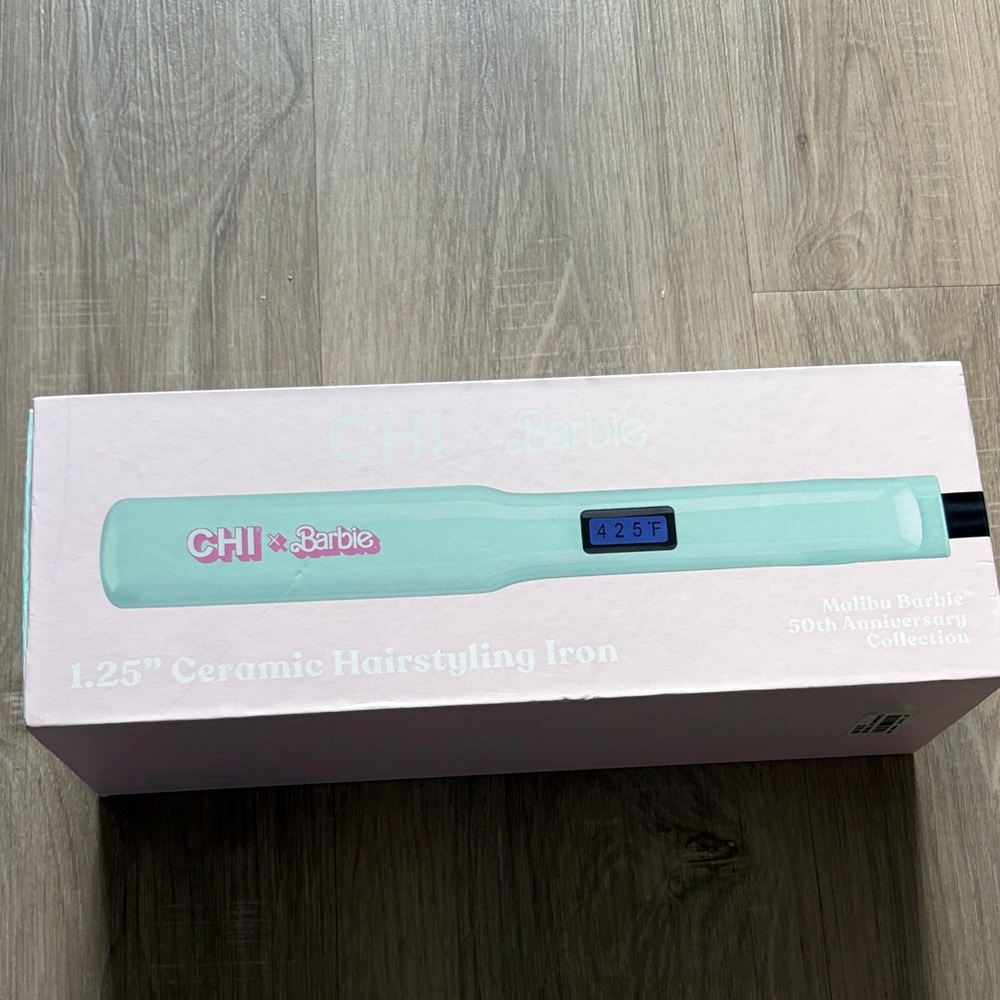 NWOT CHI Malibu Barbie Ceramic Hairstyling Iron - Mint 🩷💙🎀